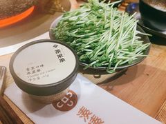 -湊湊火锅·茶憩(杭州湖滨银泰in77店)