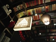 -钟书阁(松江泰晤士小镇店)