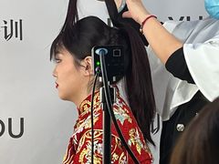 -蓝月摄影化妆美容学校