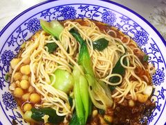 -渝之汇牛肉豌杂面