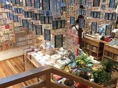 -猫的天空之城概念书店(杭州南宋御街店)