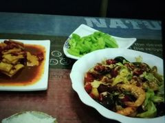 -扒虾小妹儿麻辣海鲜(宏图街店)