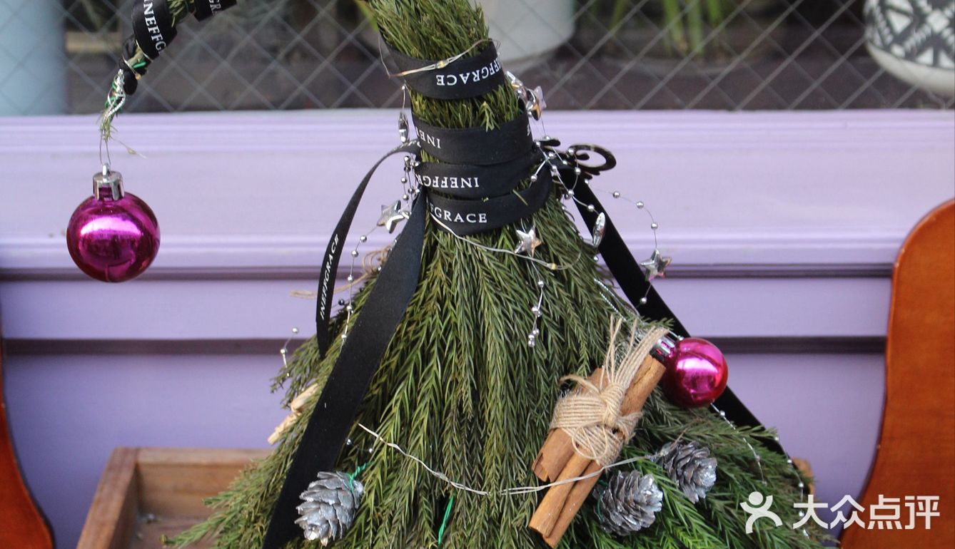 永康路上都有哪些浮夸的圣诞树🎄