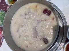 -洪氏嗨捞·广东猪肚鸡·椰子鸡火锅(西咸万象城店)