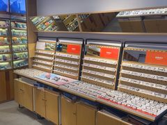 -LOOK眼镜·蔡司依视路配镜(宝山万达店)