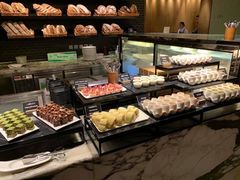 面包甜点陈列柜-香港唯港荟 Hotel ICON – The Market