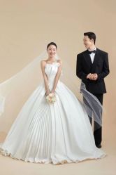 -喜爱高定婚纱摄影