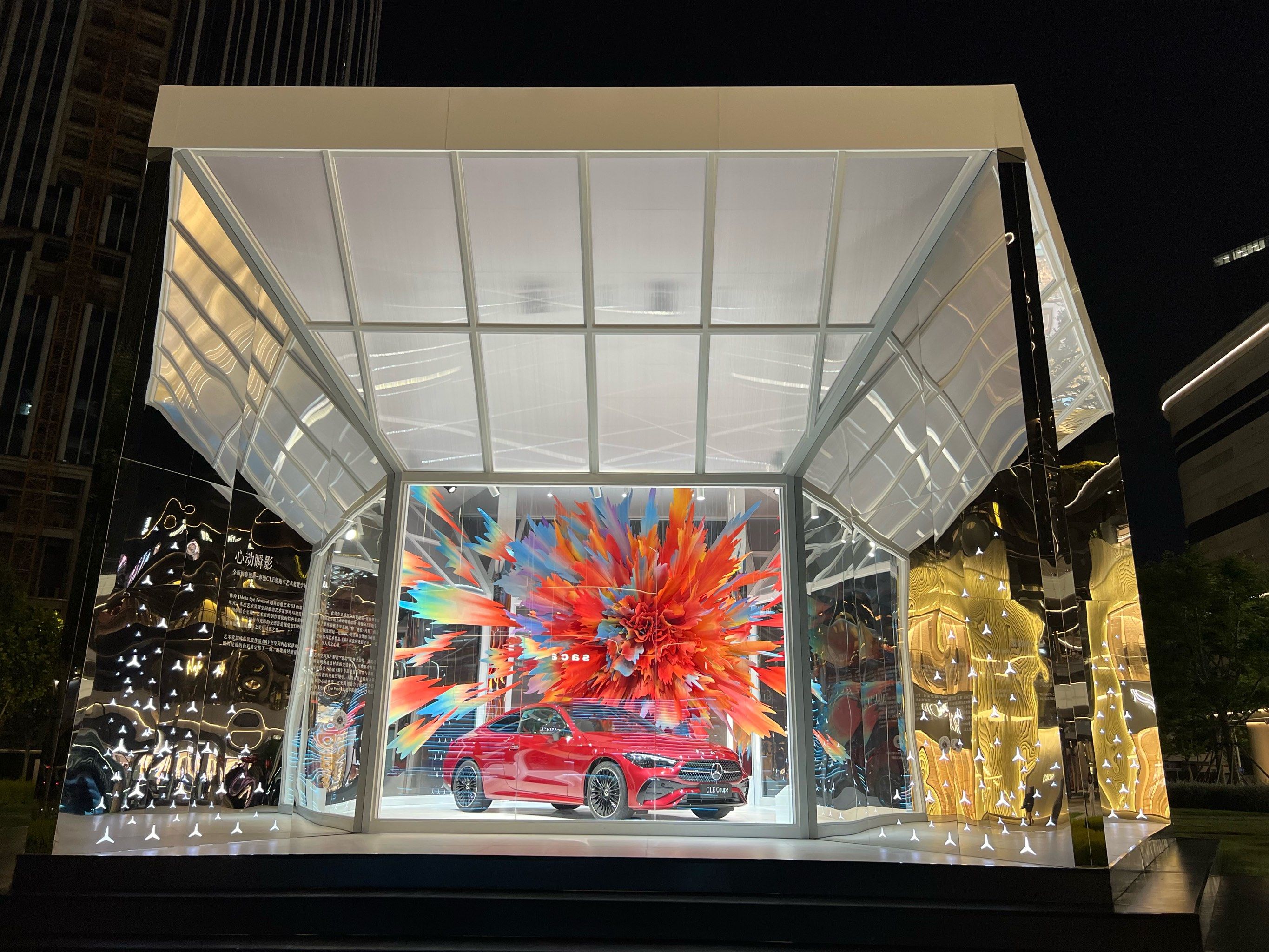 去看展
#奔驰 
奔驰快闪店,打卡预约试驾有礼品,送毛毛爱心挂包