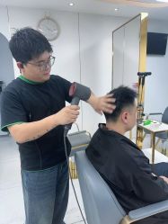 -阿三造型烫染•接发