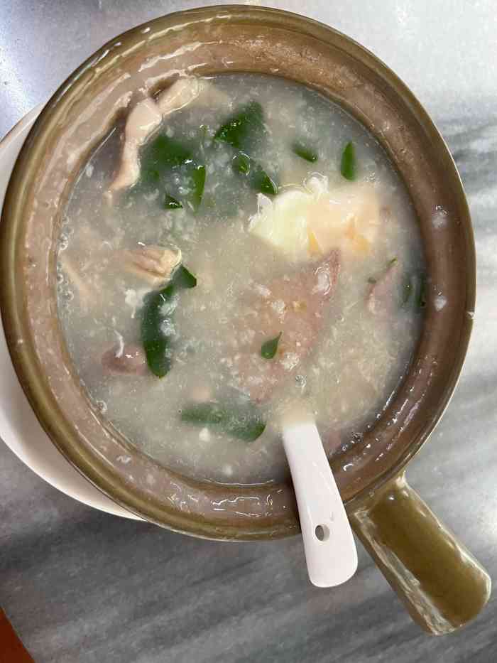 洲心大粥肠粉店-"传说中的洲心大粥,其实就是猪杂粥,而且咸.