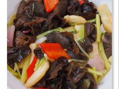 香芹熊猫耳炒墨鱼柳-清心鸡沙田乳鸽店·非遗传承(石溪店)