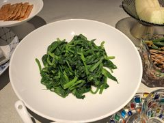 清炒豌豆尖-悦融琥珀·京鲁菜·海味珍品(西单店)