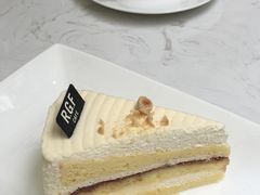 瑞士鲜奶榛子蛋糕-RGF(巨鹿路店)