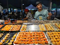 -席娜卡琳火车铁道夜市