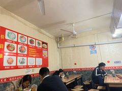 大堂-老字号杨坡红油米线腊汁肉夹馍(东四道巷店)