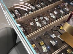 -博士眼镜集团石人工眼镜(虹口万泰店)