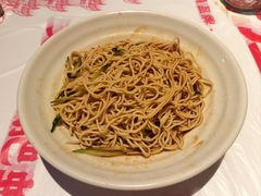 -肥肥虾庄·金牌油焖大虾(汉街SKP店)