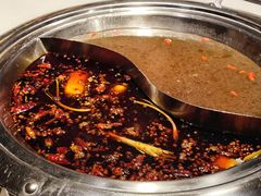 秘制牛油麻辣锅-老房老舍重庆火锅(假日城市店)