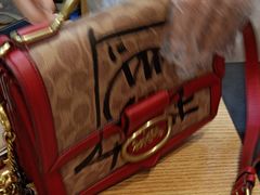 -爱革·洗衣改衣·洗鞋修鞋·洗包修包·奢侈品护理(宝地广场店)