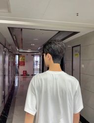 -一家只做男发烫染的店