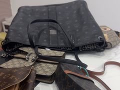 -聚云奢二手奢侈品黄金手表包包回收·中古店(三里屯总店)
