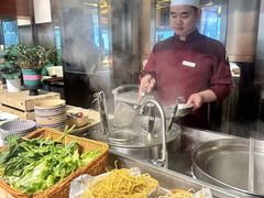 -大中华希尔顿酒店-念自助餐·嗨啤·小龙虾