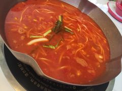 -毛辣果·贵州红酸汤牛肉火锅(西单店)