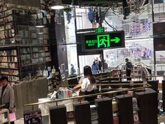 -钟书阁(群光广场店)