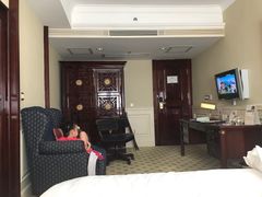 -深圳富苑皇冠假日套房酒店