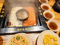 -老牌坊云南鱼豆花火锅(爱建店)