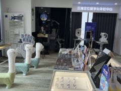 -三目眼镜·蔡司视觉合作店(青浦宝龙店)