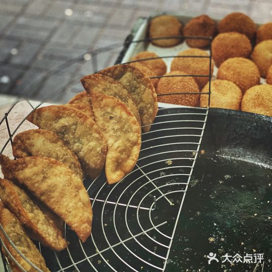 穿紫河凉面老店