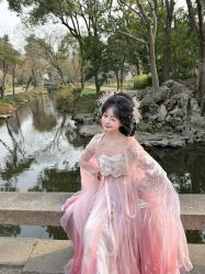 -一揽芳华汉服旗袍体验馆(拙政园店)