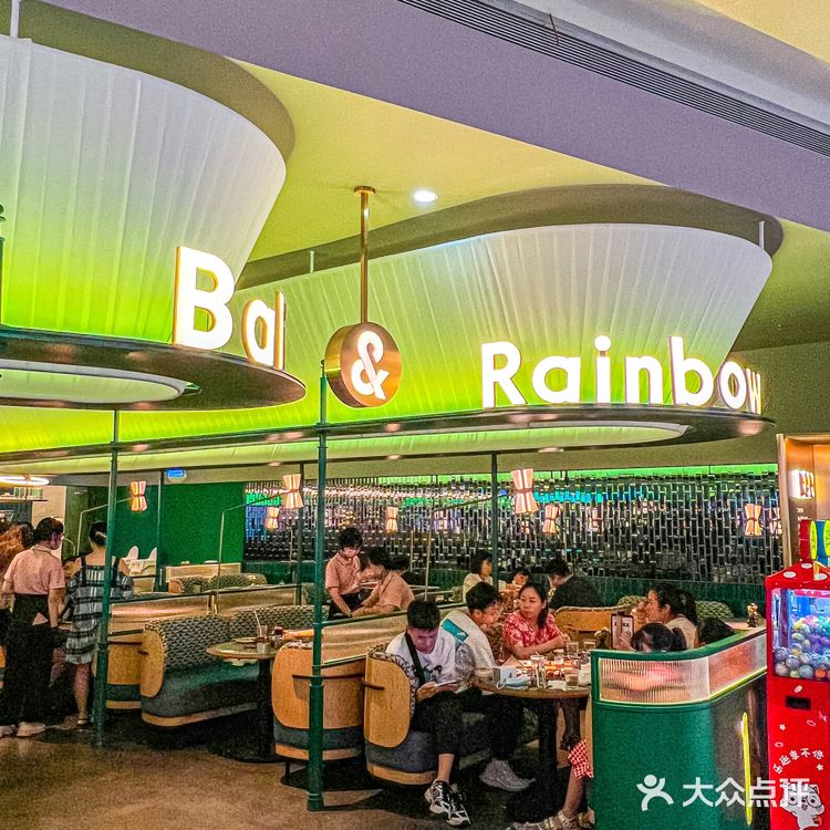 四楼这家设计感满满的西餐厅也太扎眼了