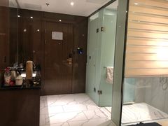 -红方格精致酒店(泸州金融中心万象汇店)