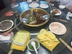 -周老三跷脚牛肉·全牛火锅(非遗传承店)