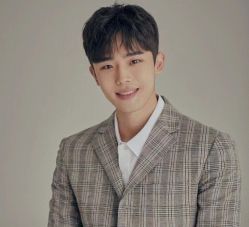 -变画·发型STUDIO