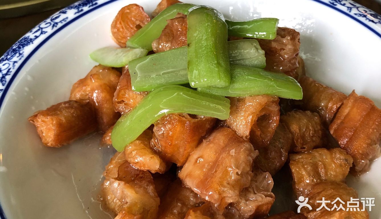 朋友在安亭添新居，大伙来此看房，到饭点了便来此就餐