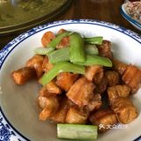 朋友在安亭添新居，大伙来此看房，到饭点了便来此就餐