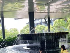 -上海滴水湖皇冠假日酒店