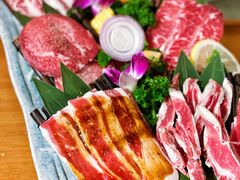 黑牛六拼-明洞阿姨·韩式酱蟹烤肉·创意料理(三元桥店)