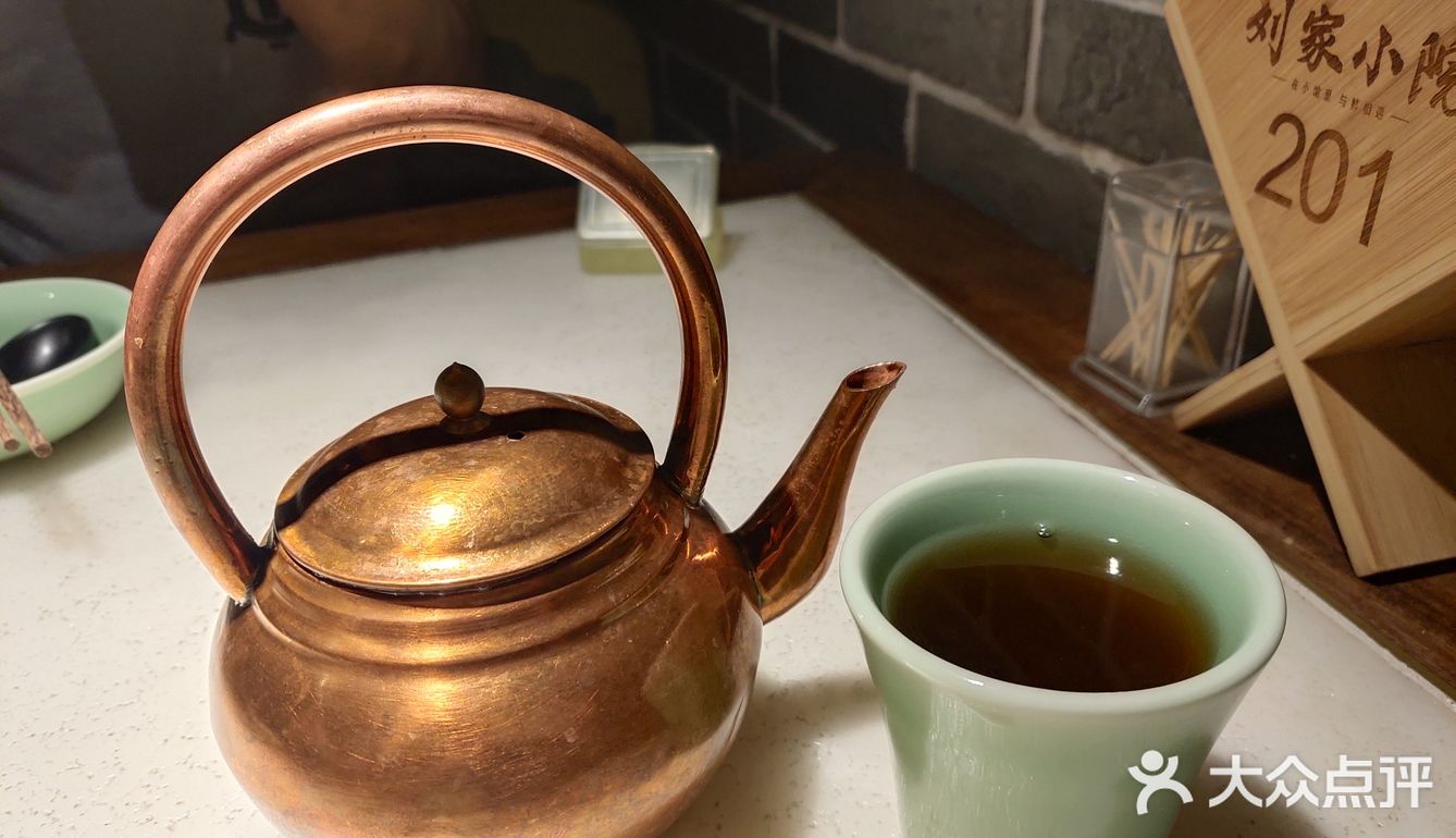 船菜的烧麦就是西湖还有鸡蛋，梨汤很粘稠老人很喜欢