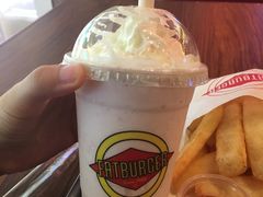 草莓奶昔-FATBURGER 特富客汉堡(外交公寓店)