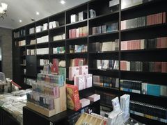 -钟书阁(松江泰晤士小镇店)