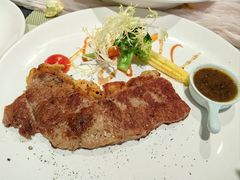 香烤澳洲西冷牛排配黑椒汁-又见马甲M8融合西餐厅(体育中心店)