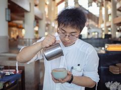 -亚龙湾喜来登·美景台大堂吧