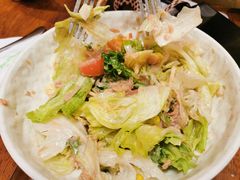 金枪鱼什锦蔬菜色拉-玛格萝妮比萨屋(四平店)