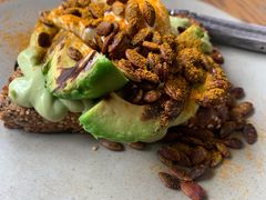 牛油果吐司配水波蛋-BOR Eatery(安福路店)