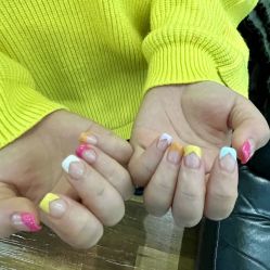 -花岐款式专研健康美甲沙龙