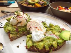 牛油果温泉蛋吐司-O'mills Sourdough Bakery&Bistro(永嘉路店)